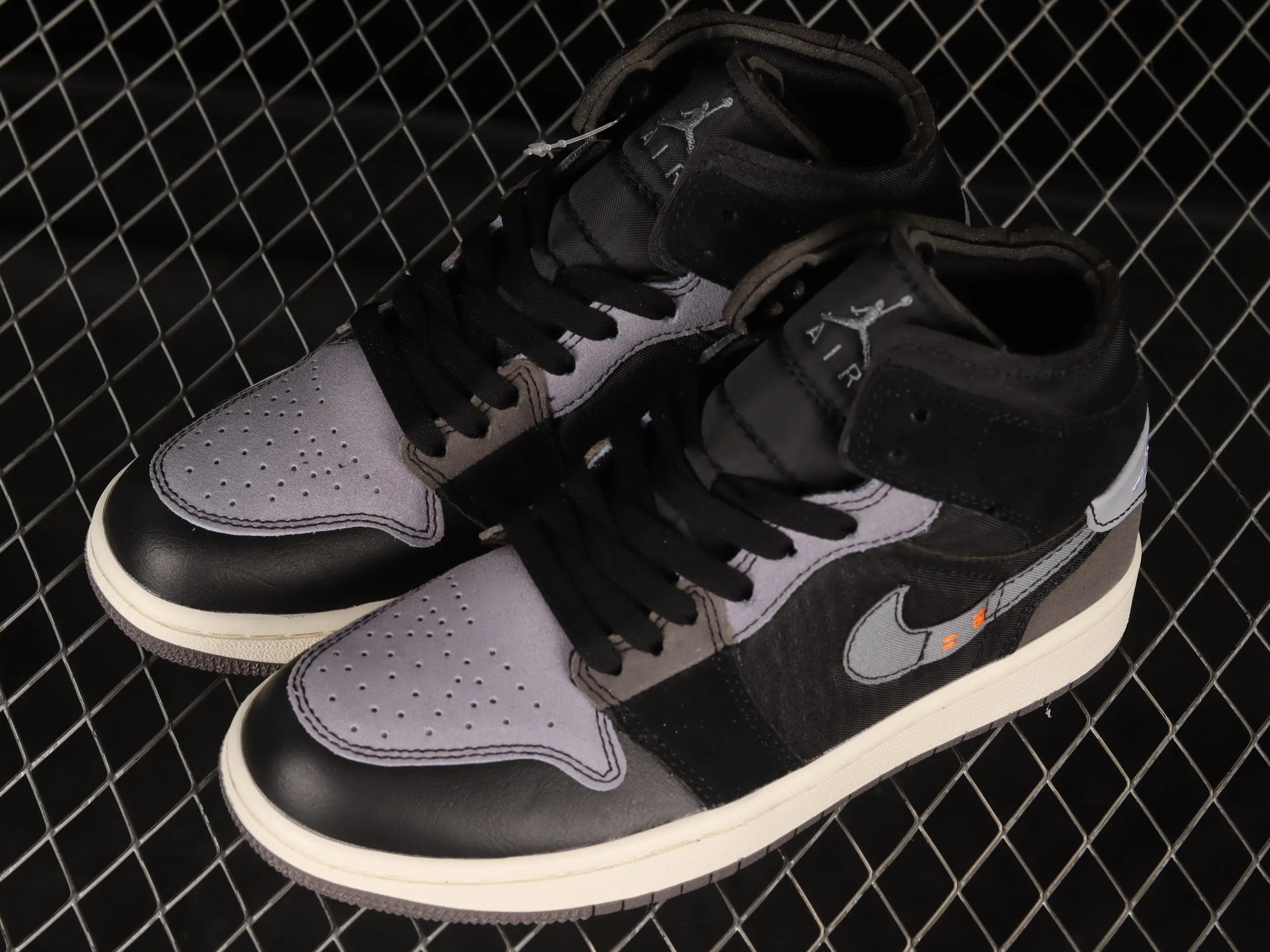 All categories Air Jordan Jordan series basketball shoes Air Jordan 1 Mid Air Jordan 1 Mid "Inside Out" AJ1 Joe 1 reverse black and gray China basketball shoes DM9652-001